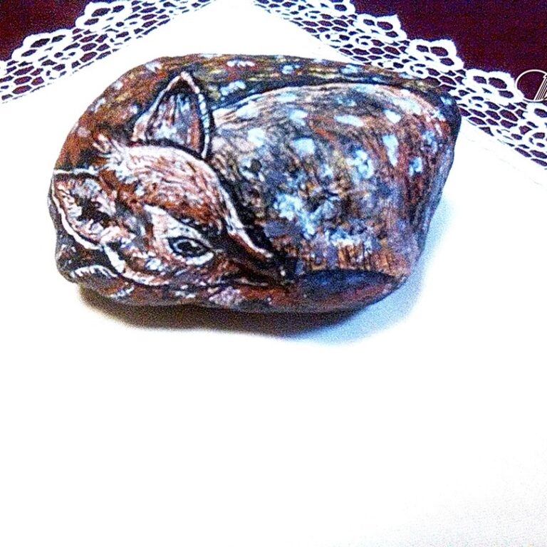 олень на камне