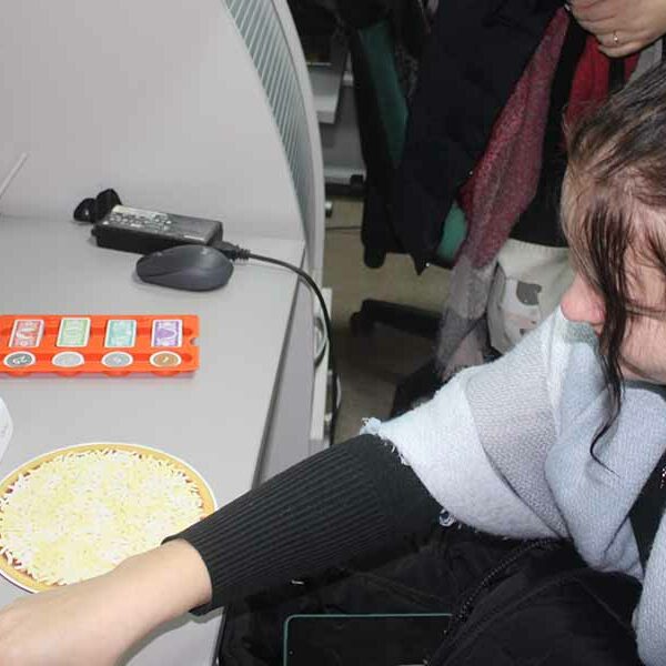 новые читатели в библиотеке