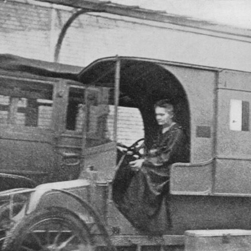 Мария Склодовская-Кюри за рулём мобильной рентгеновской установки