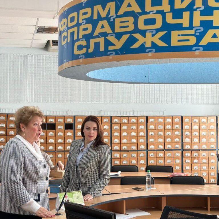 Заместитель Председателя ГКНТ Татьяна Столярова посетила Республиканскую научно-техническую библиотеку