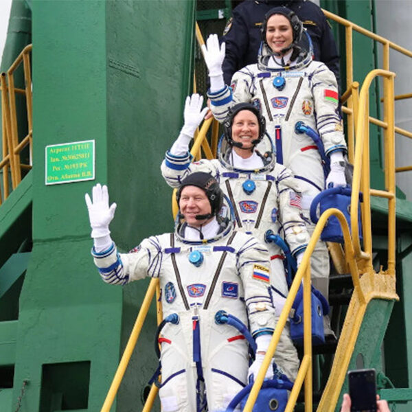Космонавты