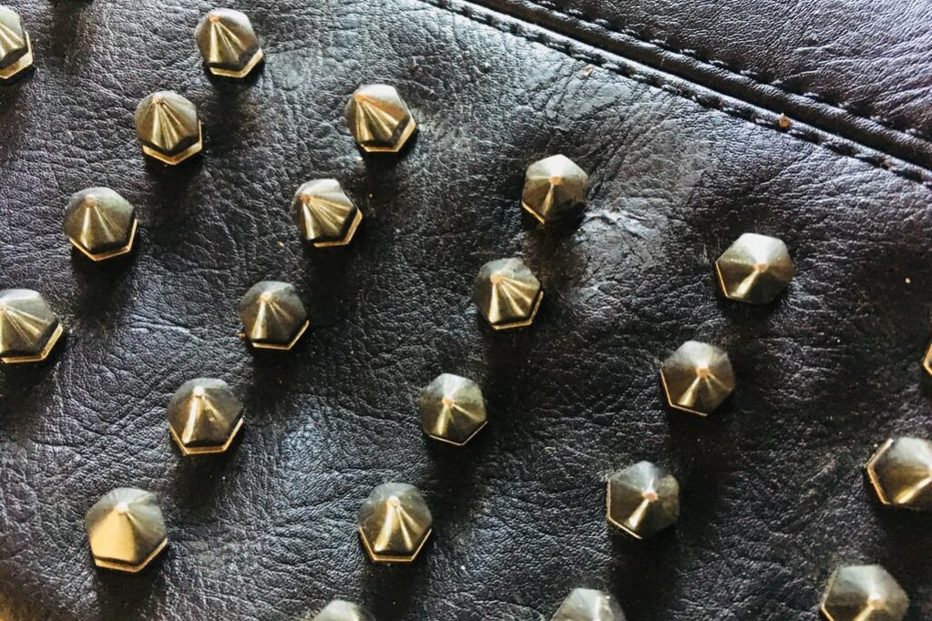 4. Житникова, П. П. Создание коллекции сумок «брутальная нежность» с использованием металлической фурнитуры