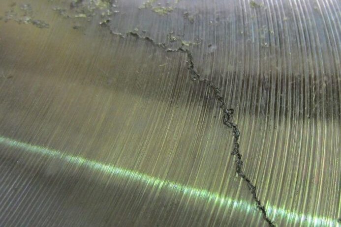 Техническая диагностика. Определение глубины трещин на поверхности стальных изделий ультразвуковым методом с использованием поверхностных волн.