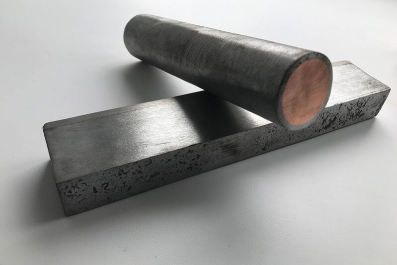 Использование лазерной наплавки для получения биметаллических материалов TC4–TA15: микроструктура и механические свойства на границе раздела фаз.