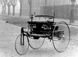 первый трехколесный автомобиль с бензиновым двигателем Карла Бенца
