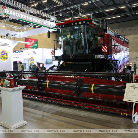 Зерноуборочный самоходный комбайн GS12А1 ОАО "Гомсельмаш"