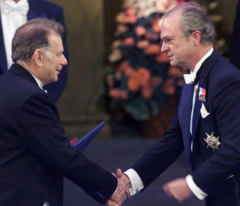 Церемония вручения Нобелевских премий за 2000 год в Стокгольме