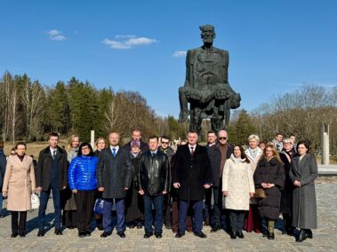 делегация ГКНТ и РНТБ в Хатыни